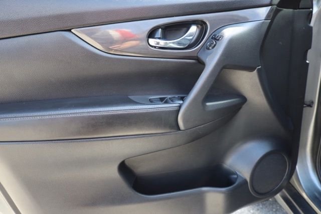 Used 2017 Gray Nissan SV image 28