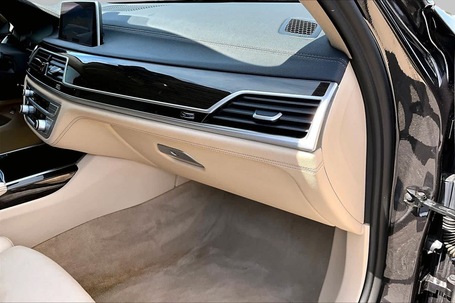2020 BMW 7 Series 740i - Photo 18