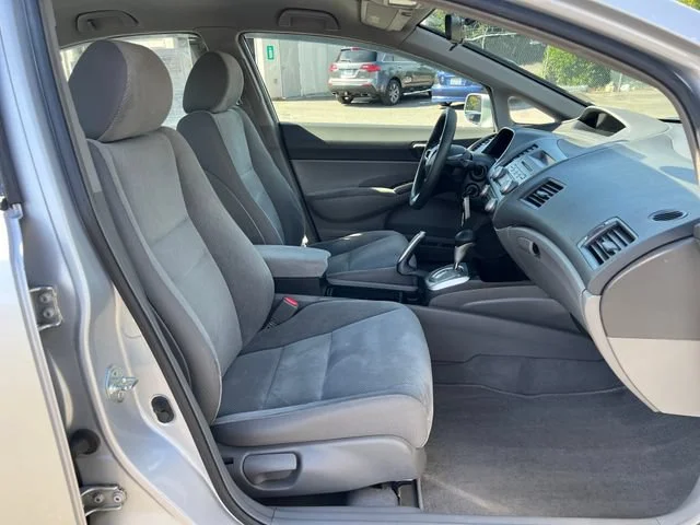 Used 2009 Alabaster Silver Metallic Honda LX image 9