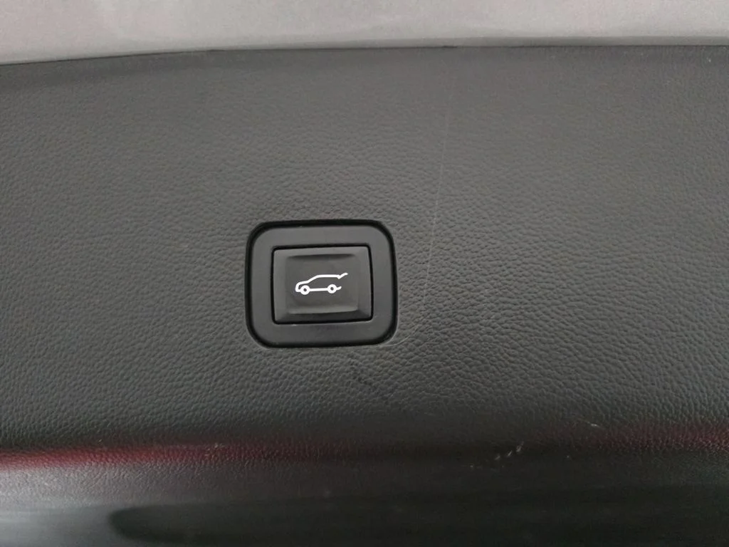 Used 2020 Silver Ice Metallic Chevrolet Premier image 16