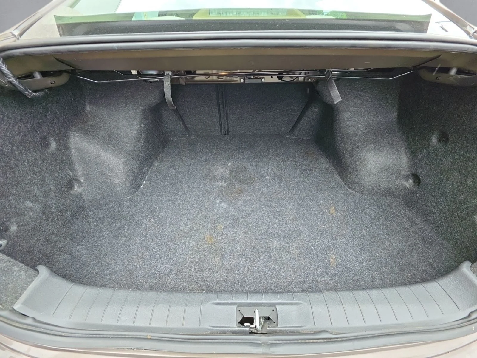 Used 2014 Brown Nissan 2.5 S image 28