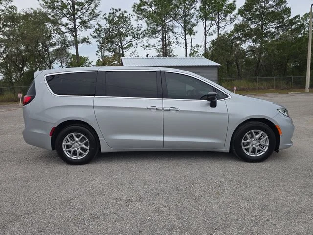 2026 Chrysler Pacifica Select - Photo 6