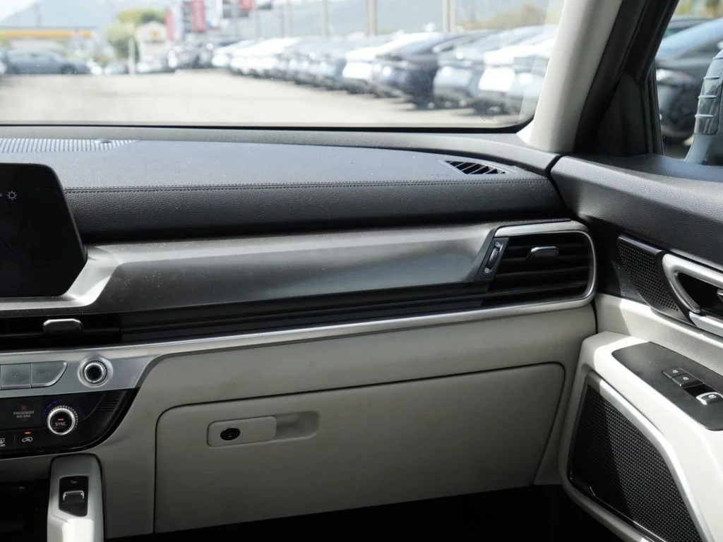 Used 2023 Gray Kia S image 21