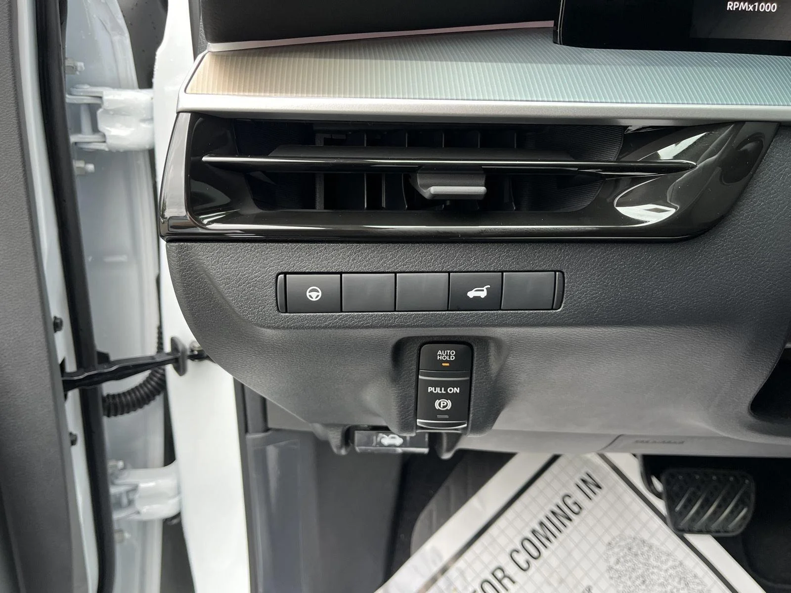 New 2026 Everest White Pearl TriCoat Nissan SL image 30