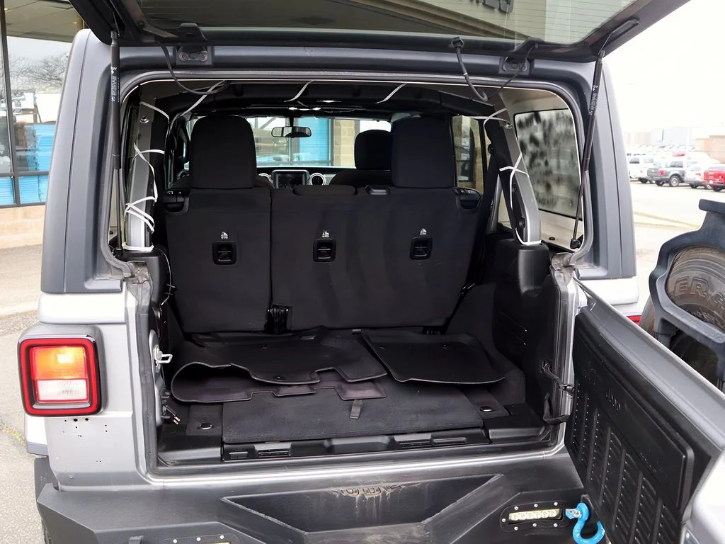 2020 Jeep Wrangler Unlimited Sahara - Photo 10