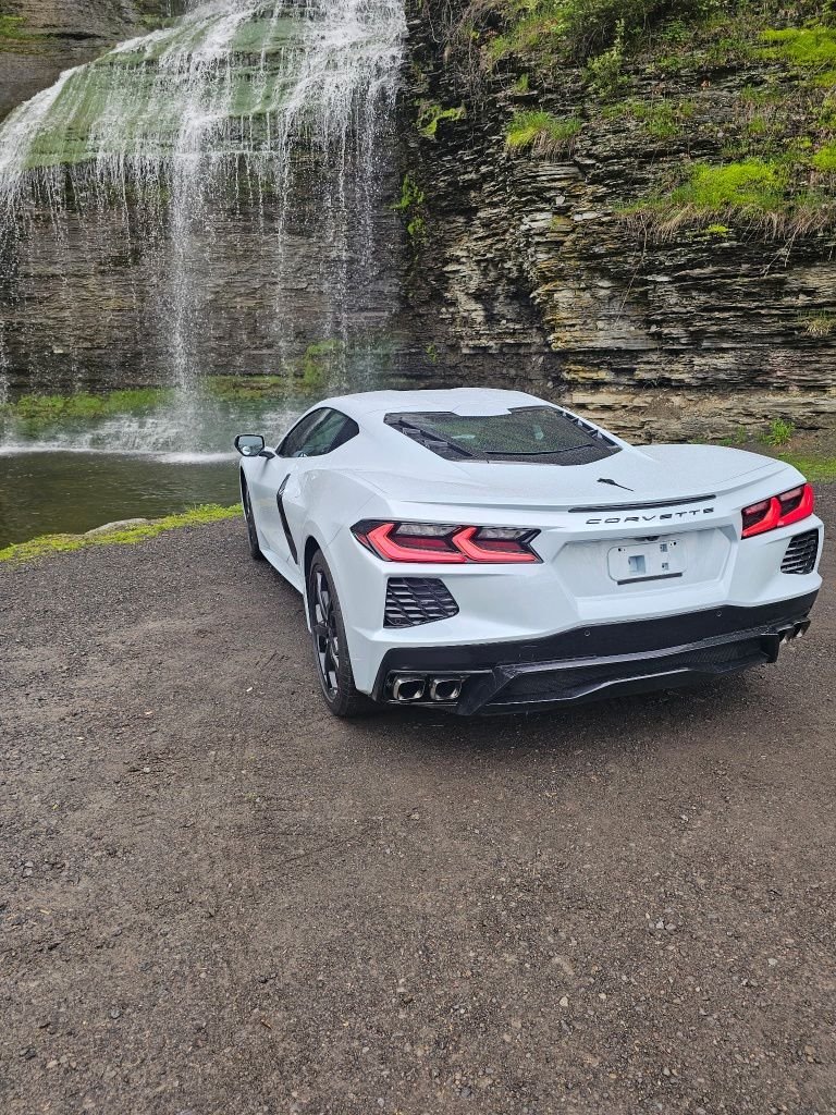Used 2021 White Chevrolet Stingray image 17