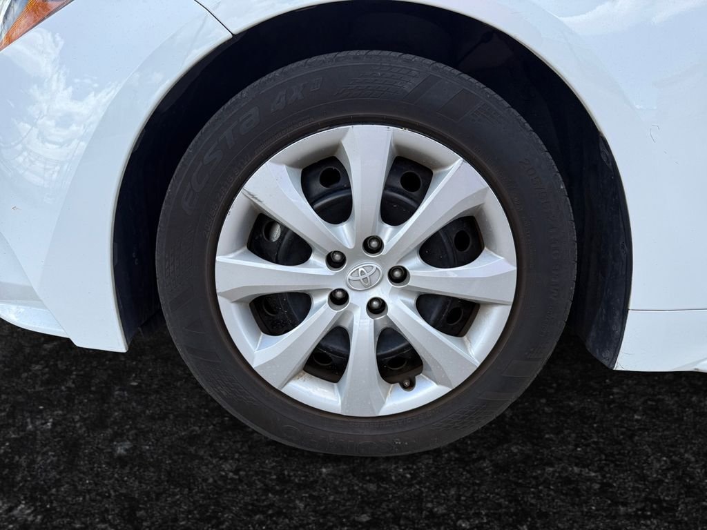 Used 2024 White Toyota LE image 17