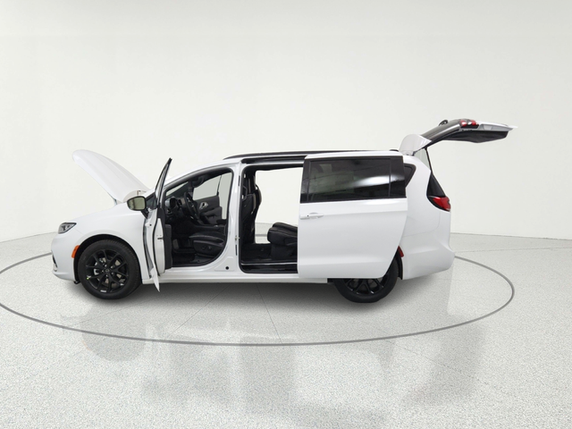 2026 Chrysler Pacifica Limited - Photo 7