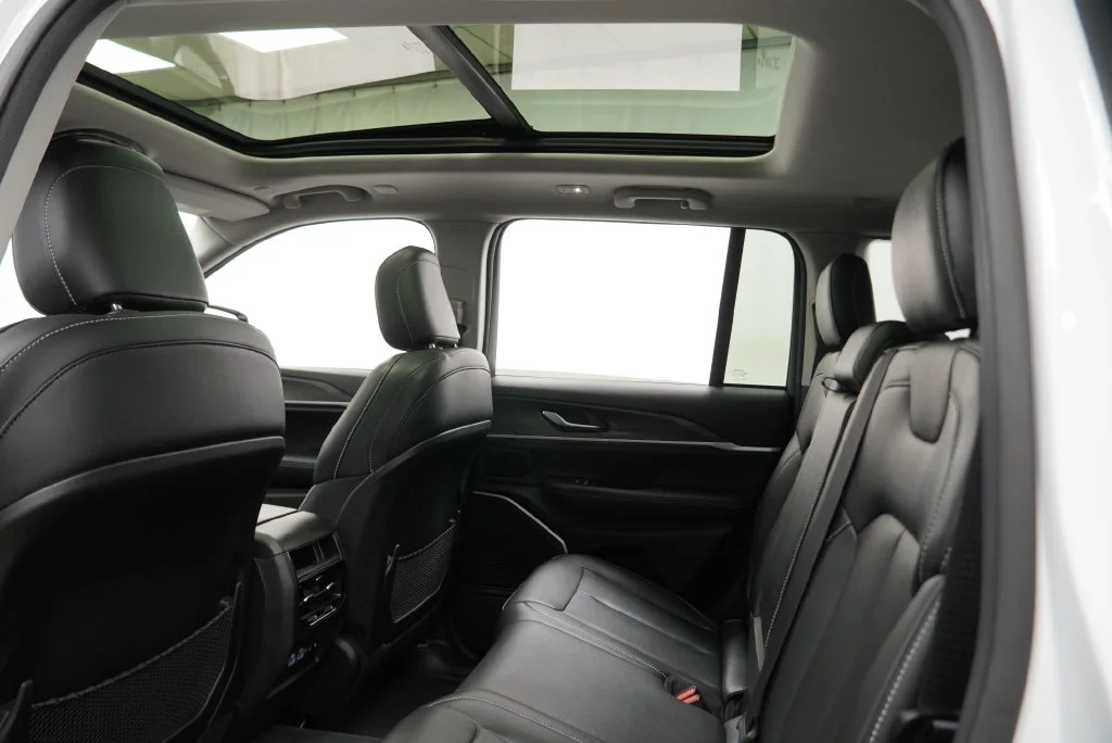 Used 2023 White Jeep 4xe image 4