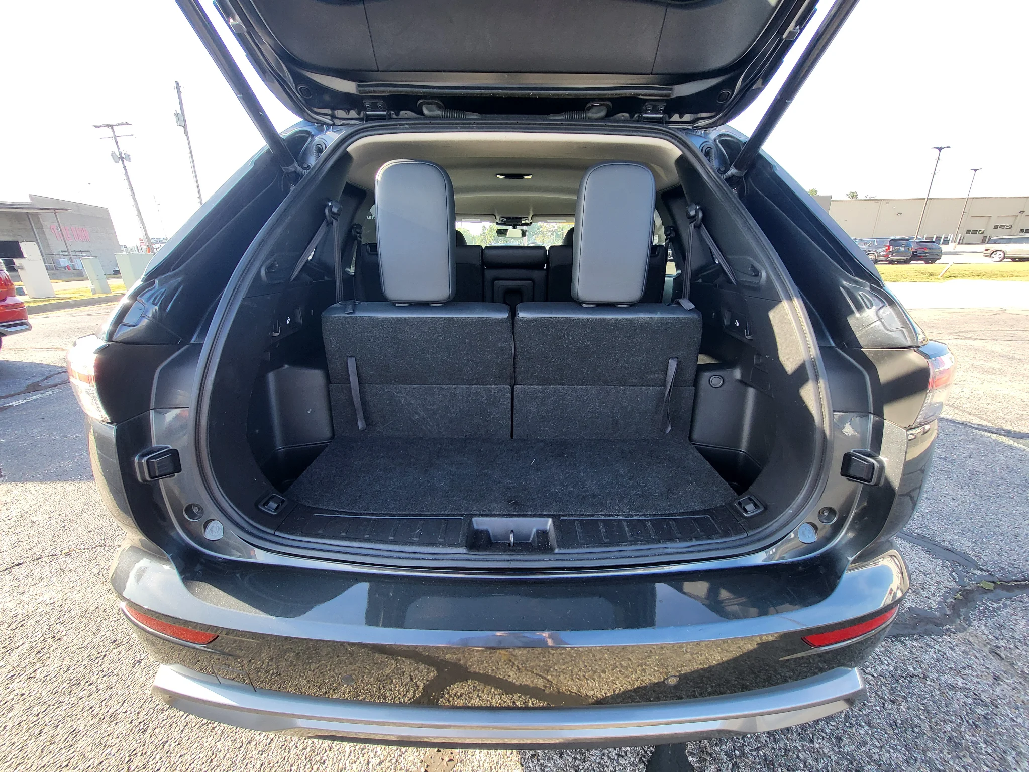 Used 2025 Cosmic Blue Metallic Mitsubishi SE image 23