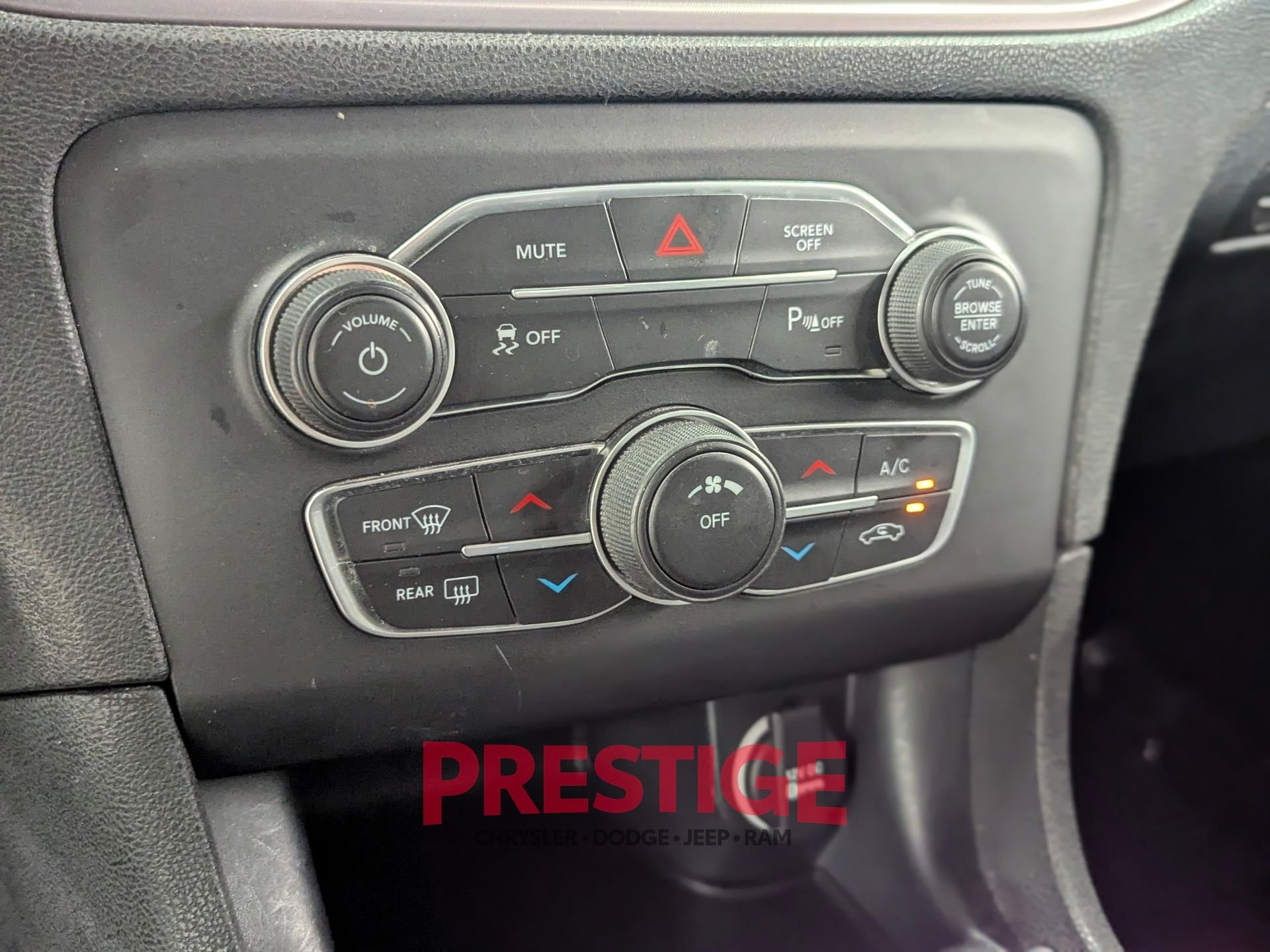 Used 2023 Red Dodge SXT image 21