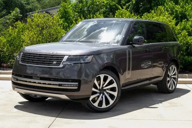 New 2026 Charente Grey Land Rover SE image 2