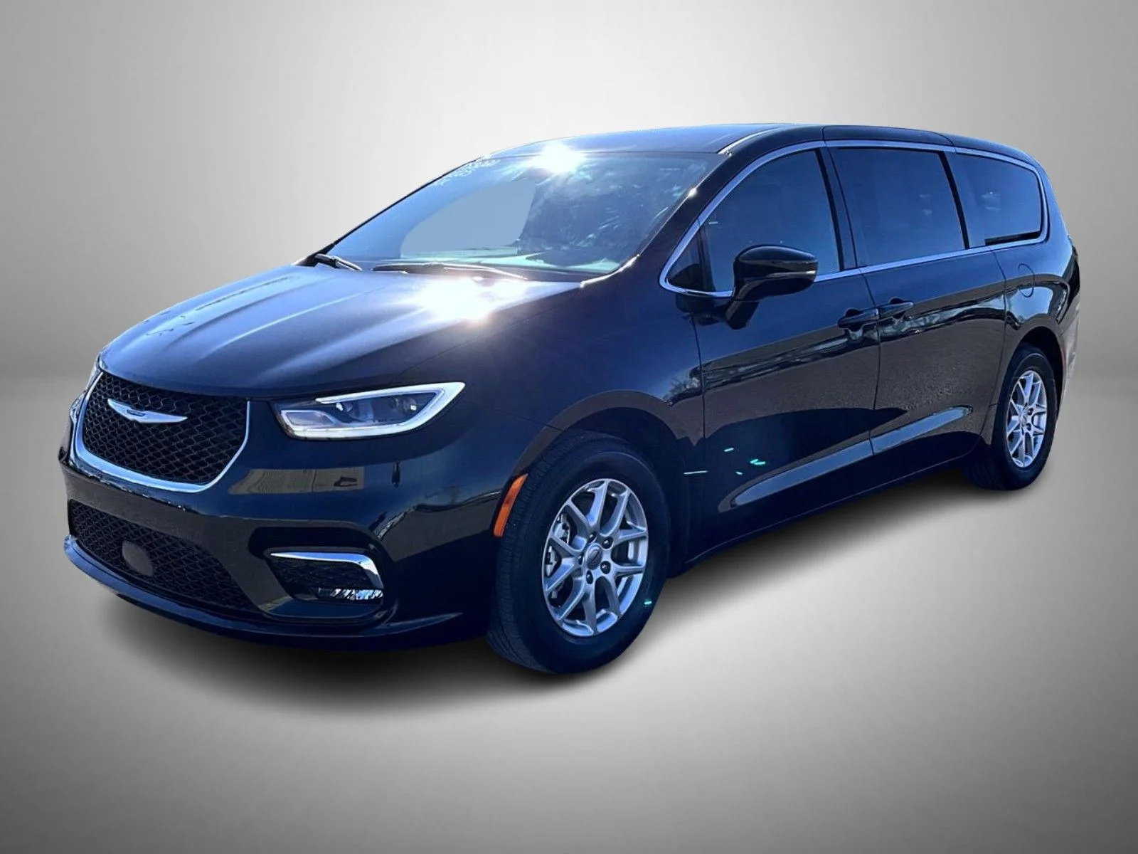 2025 Chrysler Pacifica Select's photo