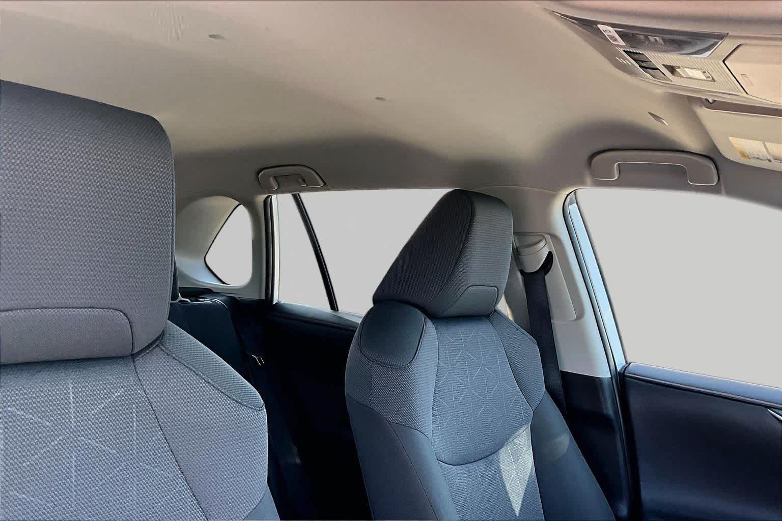 Used 2025 Ice Cap Toyota Hybrid XLE image 13