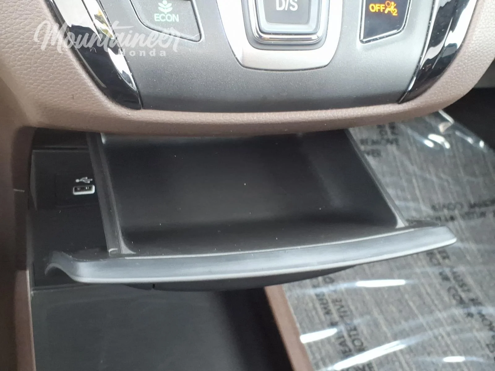 Used 2025 Platinum White Pearl Honda Touring image 43