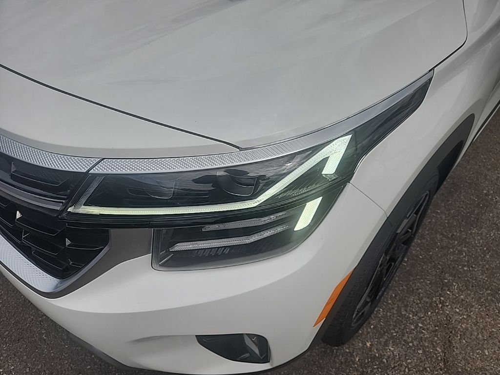 Used 2024 White Kia SX image 6