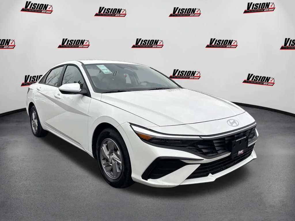 New 2026 White Hyundai SE image 3