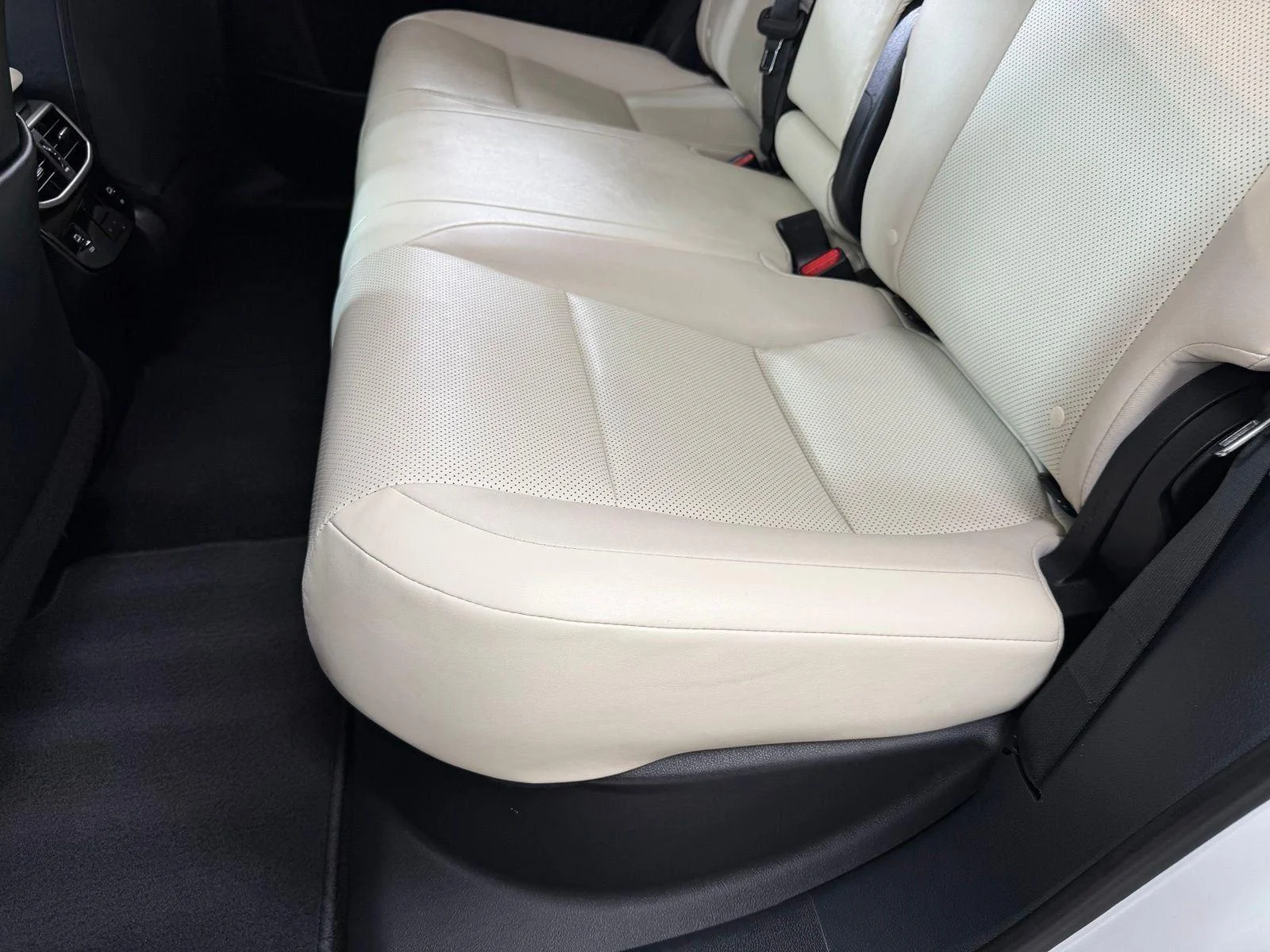 Used 2024 Eminent White Pearl Lexus RX 350 Premium image 37