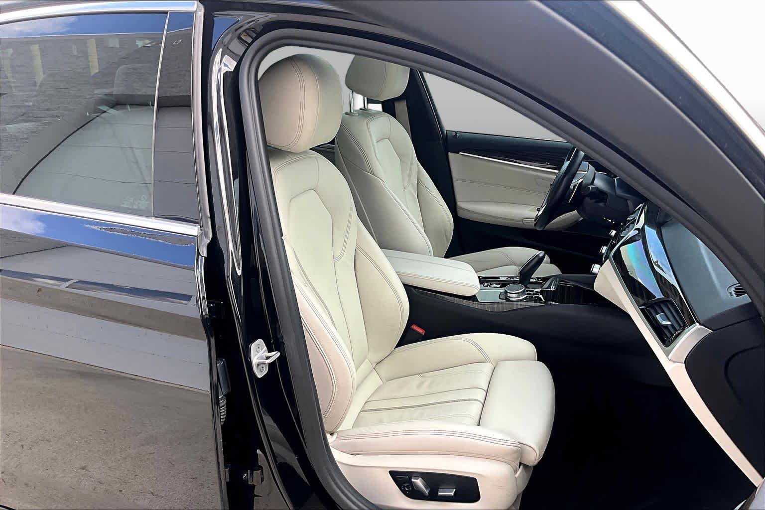 Used 2021 Black Sapphire Metallic BMW 540i xDrive image 9