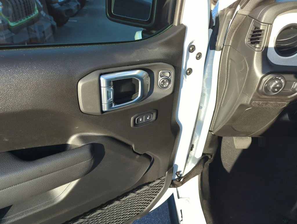 New 2026 Bright White Clear-Coat Exterior Paint Jeep Willys image 15