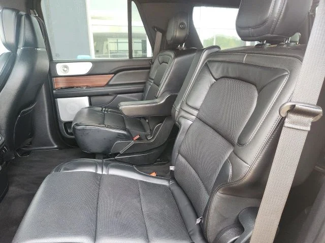 Used 2019 Black Lincoln Reserve image 16