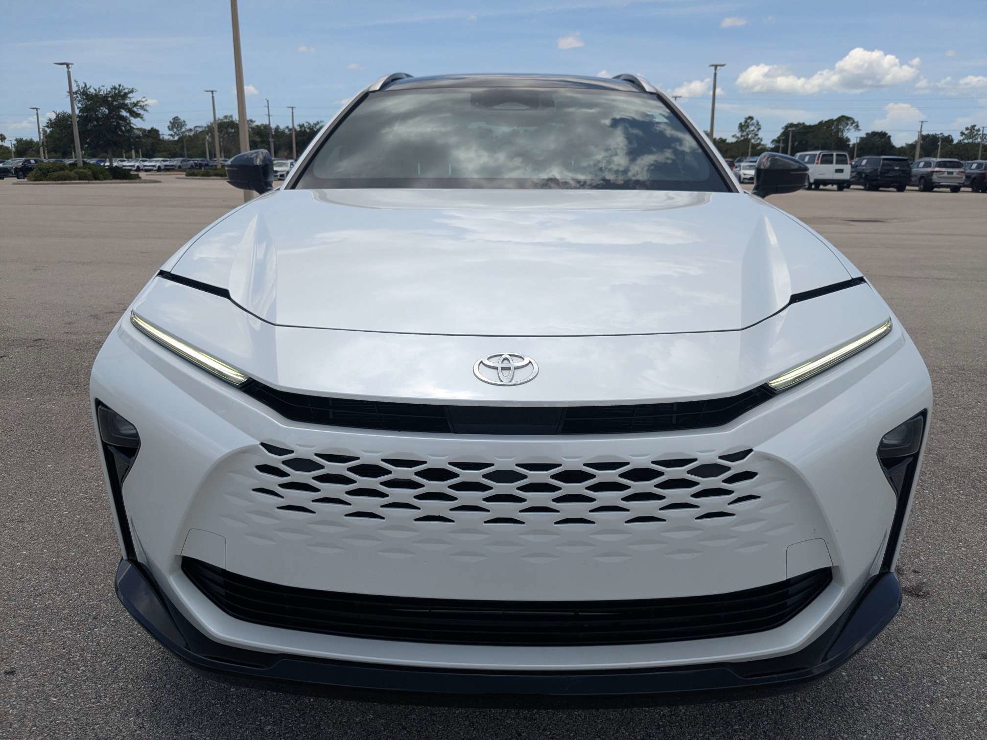 Used 2025 Oxygen White Toyota Limited image 3