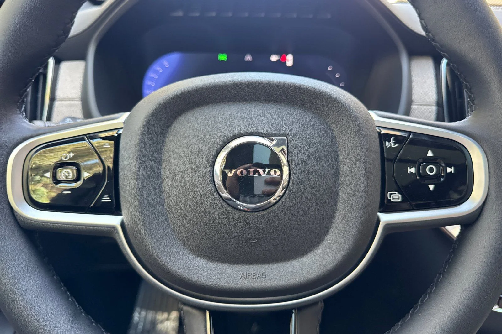 New 2026 Denim Blue Volvo T8 Plus 7-Seater image 26
