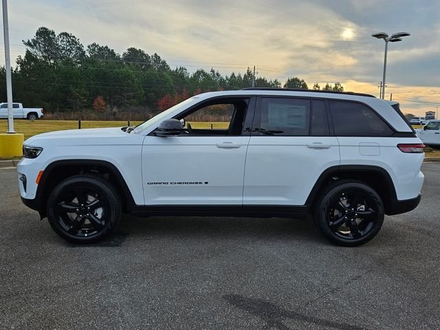 New 2025 Bright White Clear-Coat Exterior Paint Jeep Limited image 5