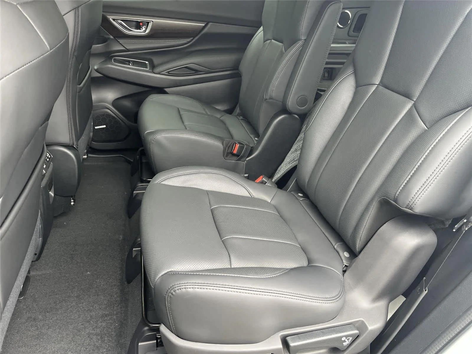 New 2026 CRYSTAL WHITE PEARL Subaru Touring 7-Passenger image 15