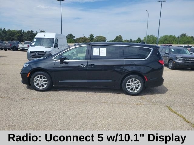 Used 2023 Brilliant Black Crystal Pearlcoat Chrysler Touring L image 3
