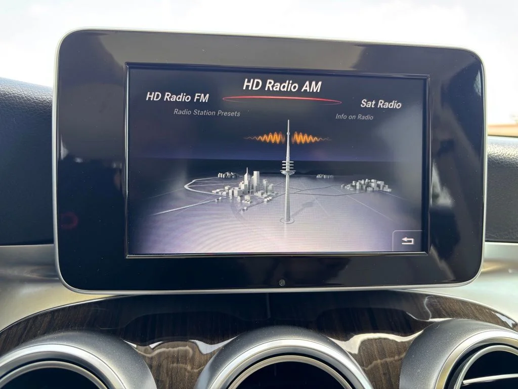 Used 2019 White Mercedes-Benz GLC 300 image 10