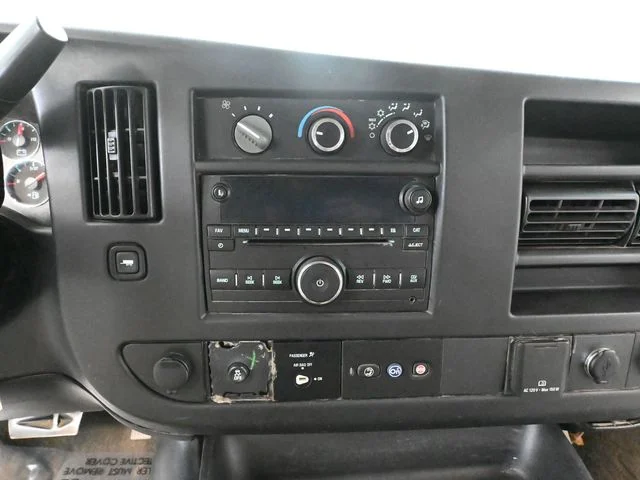 2017 Chevrolet Express Passenger LS - Photo 27