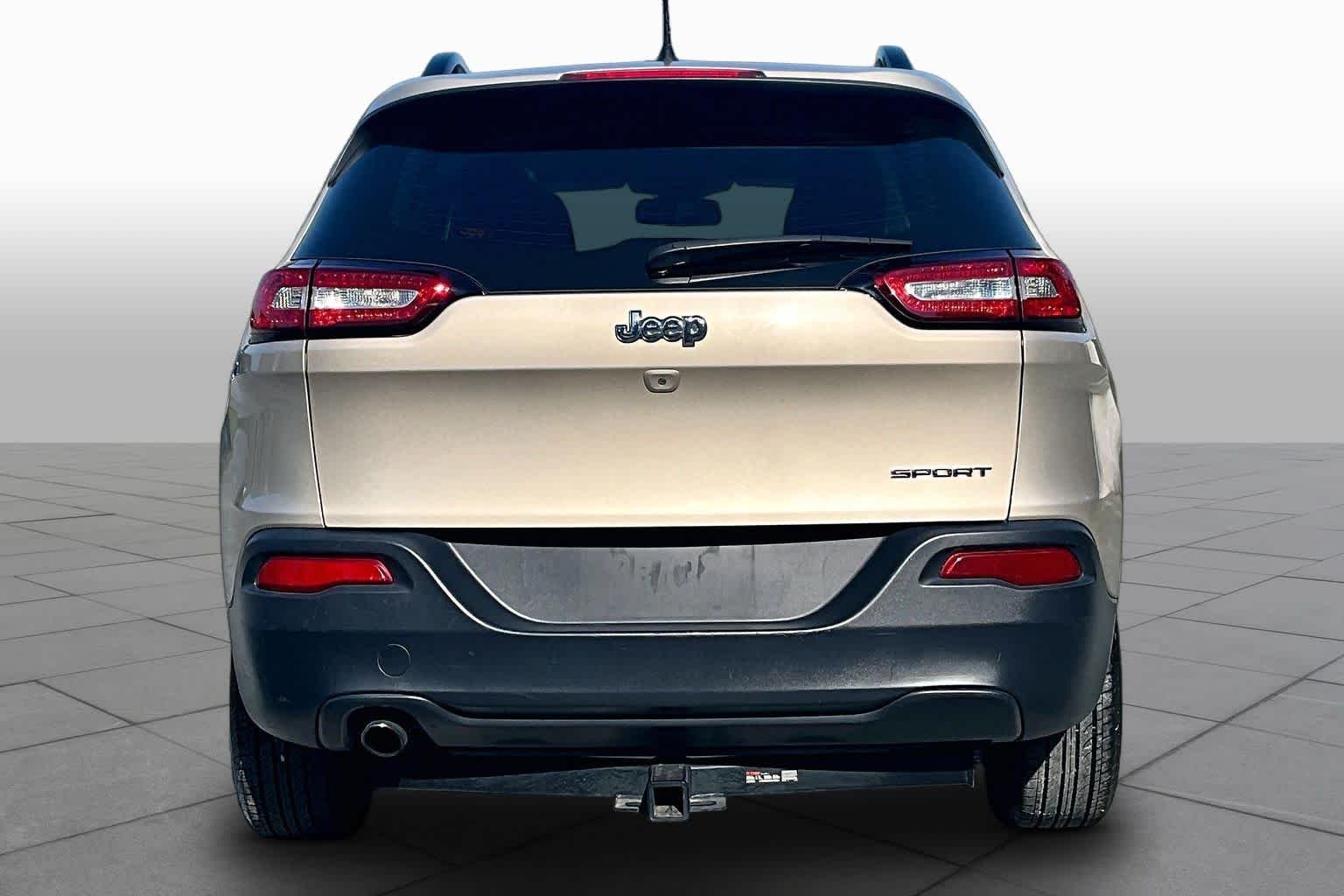 Used 2015 Cashmere Pearlcoat Jeep Sport image 5