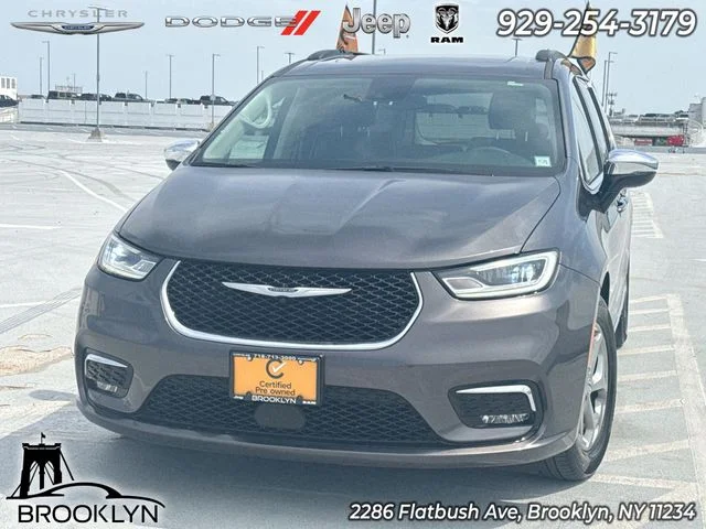 2023 Chrysler Pacifica Limited's photo