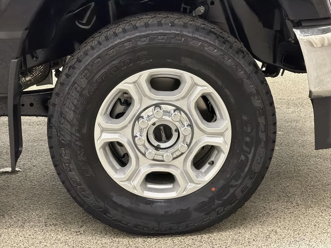 New 2027 Agate Black Metallic Ford F-250® XLT image 10