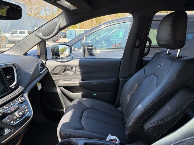 2026 Chrysler Pacifica Select - Photo 20
