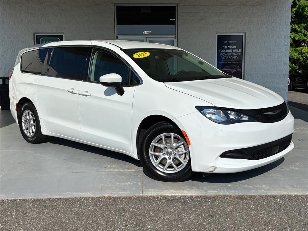 2023 Chrysler Voyager LX's photo