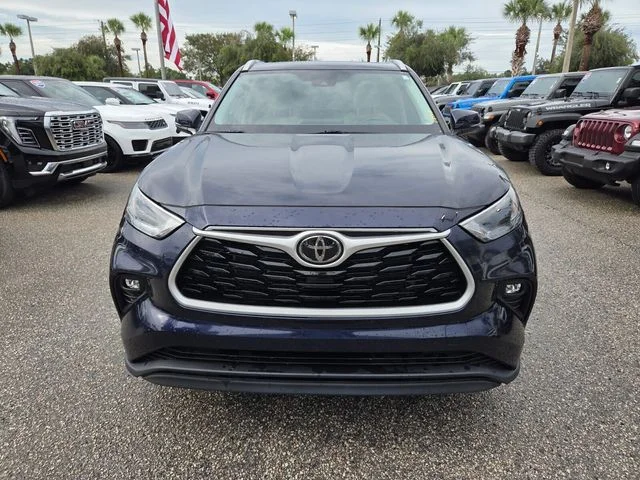 Certified Used 2023  Toyota XLE image 20