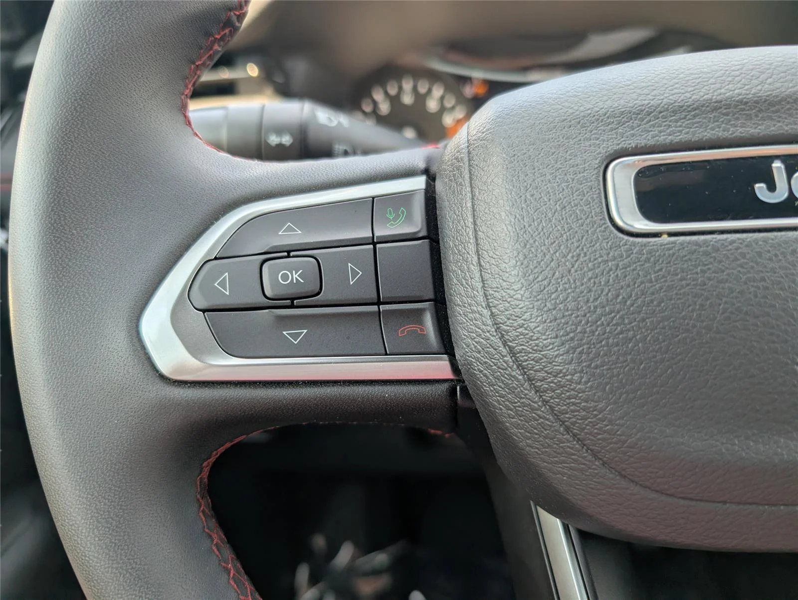 Used 2025 Bright White Clearcoat Jeep Trailhawk image 23