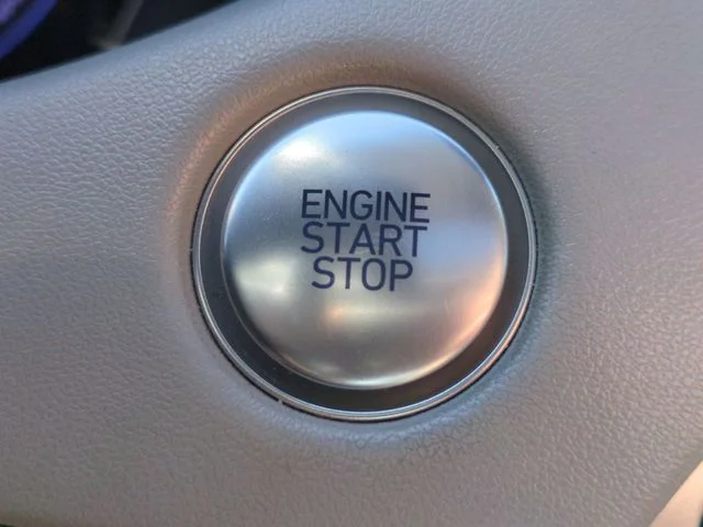 Used 2021 White Hyundai SEL image 17