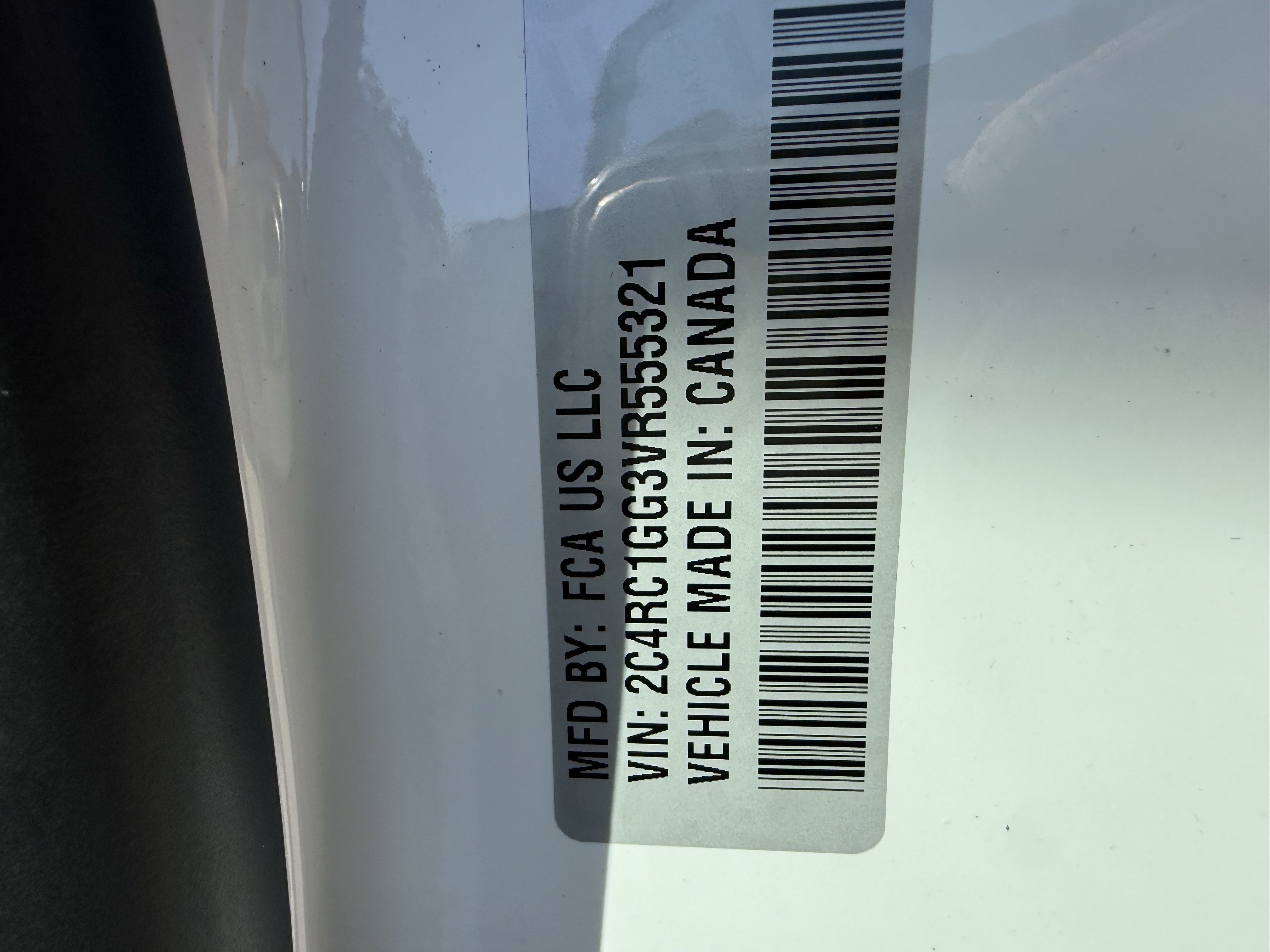 New 2027 Bright White Clear-Coat Exterior Paint Chrysler Limited image 19