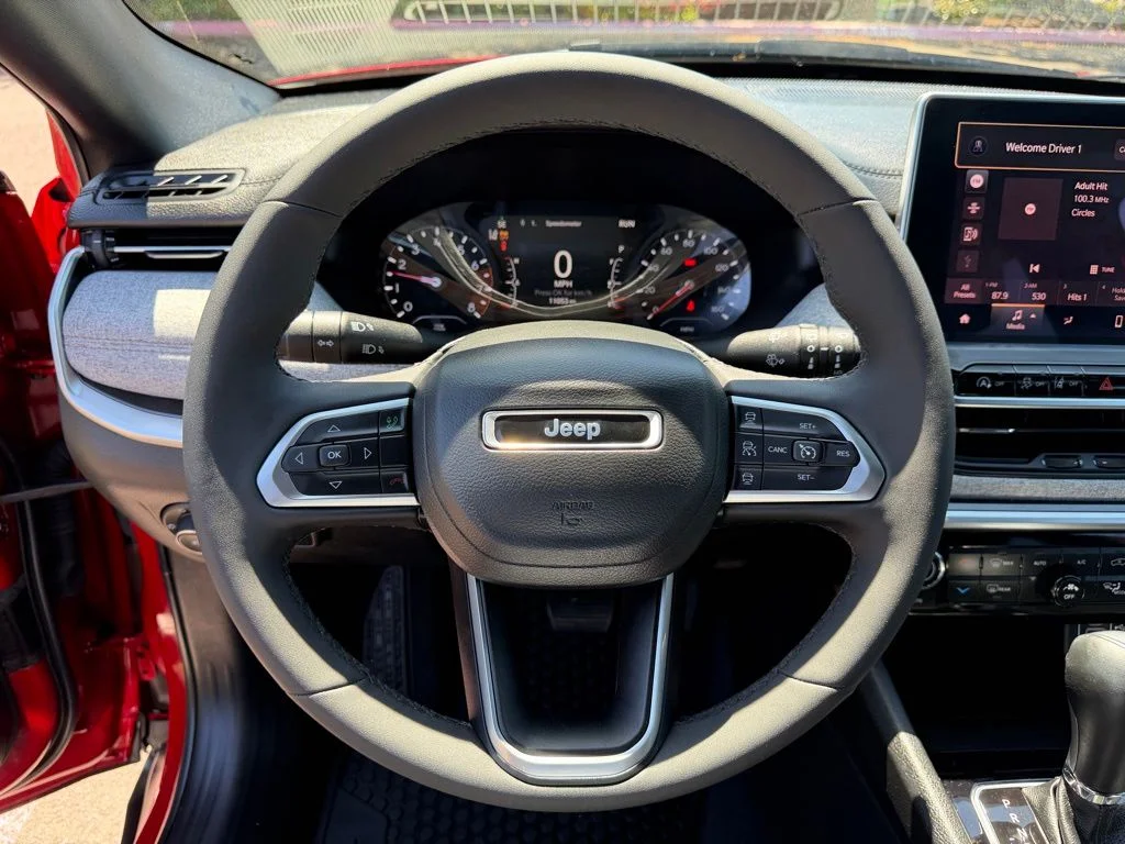Used 2023 Redline Pearlcoat Jeep Latitude Lux image 18