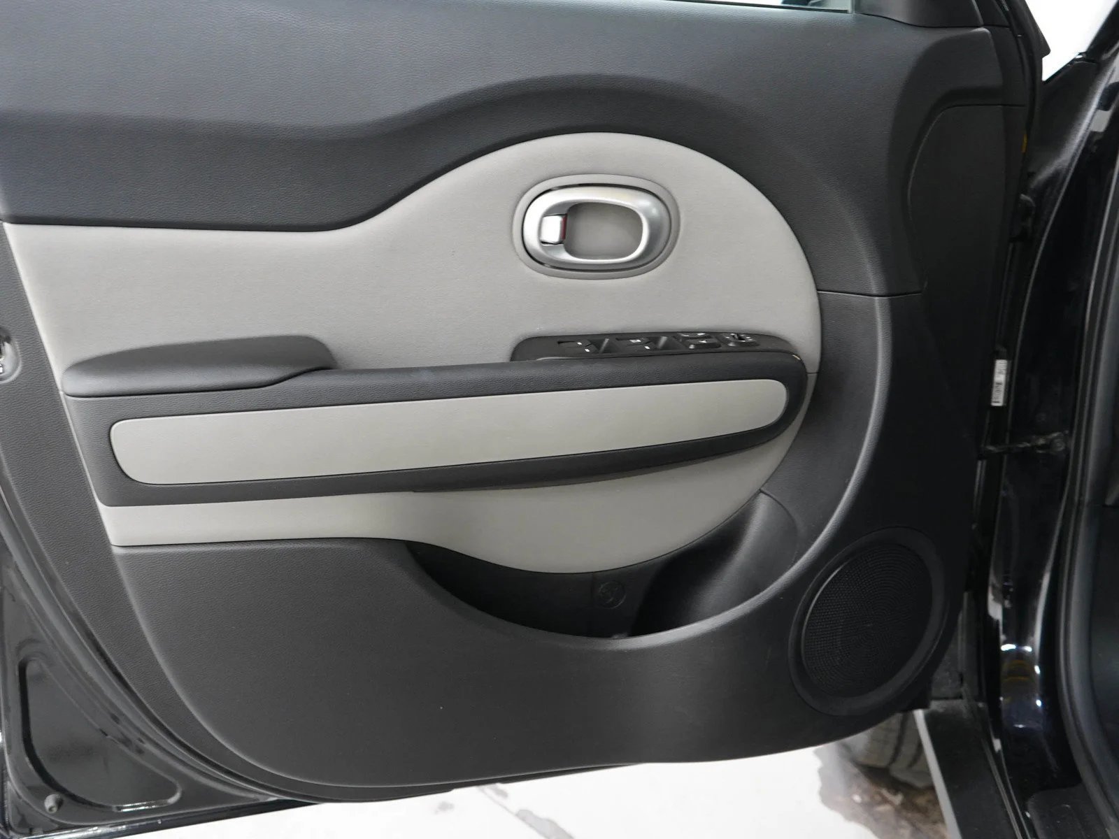 Used 2015 Shadow Black Kia  image 18