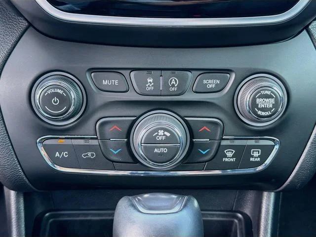 Used 2019 Gray Jeep Limited image 15