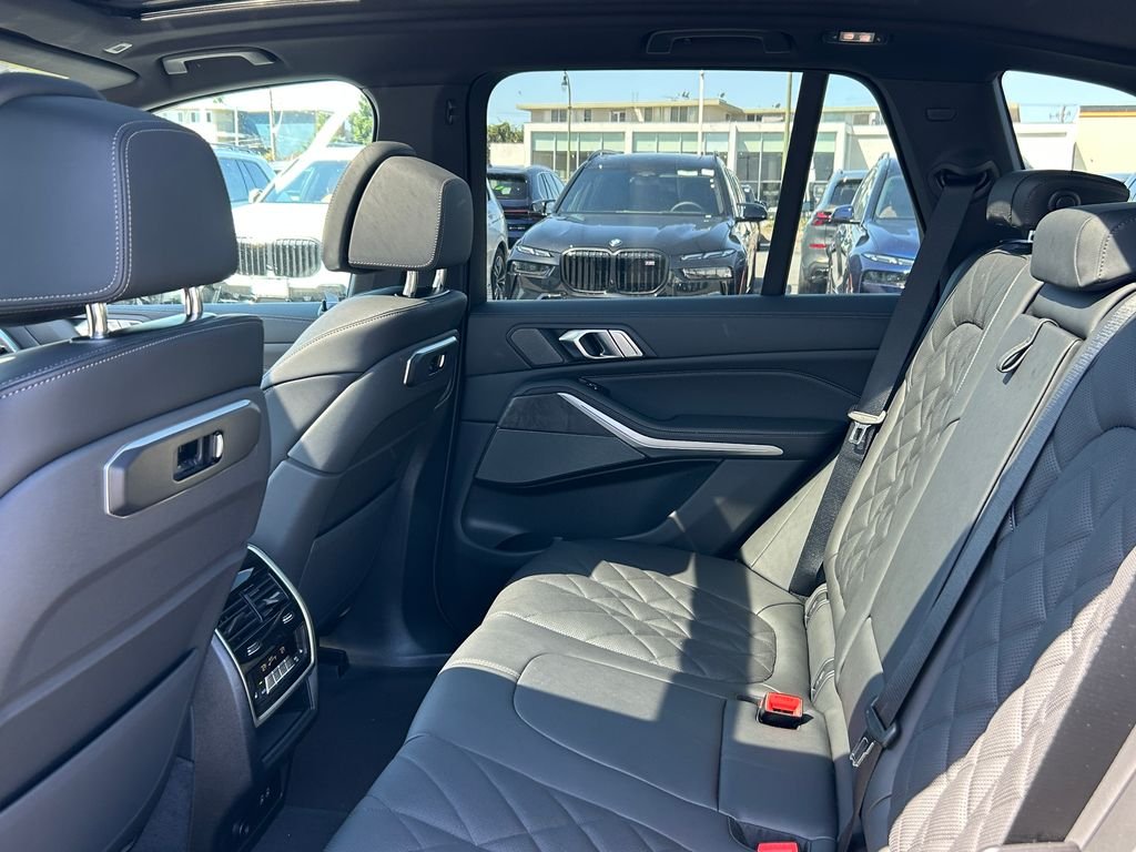 New 2026 Dravit Grey Metallic BMW xDrive50e image 30