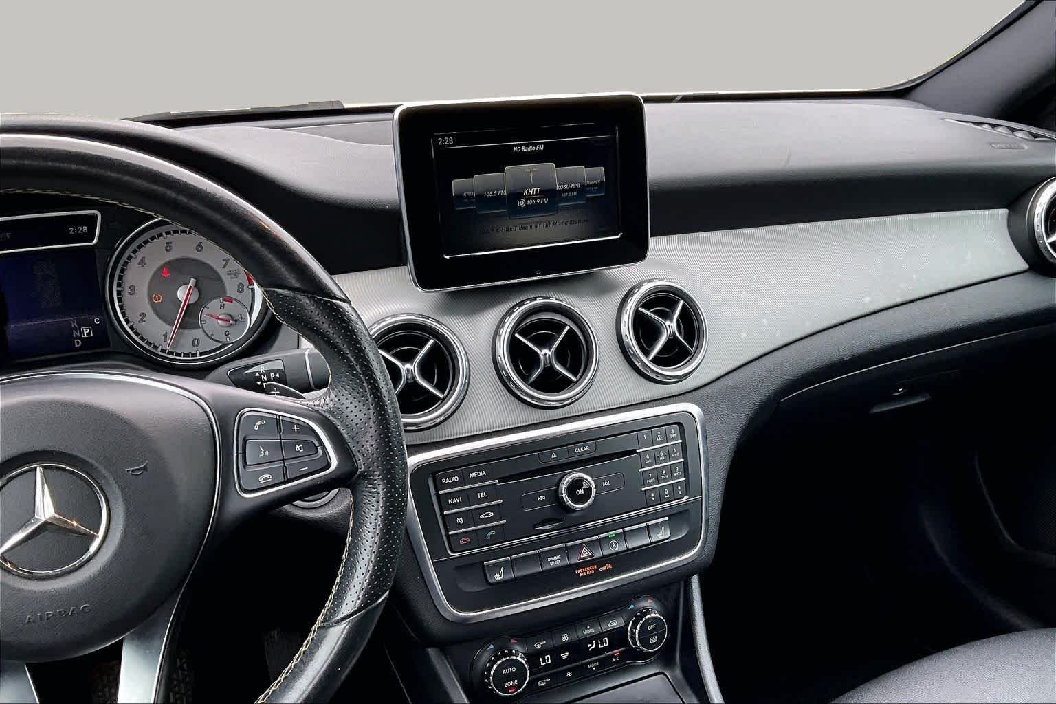 Used 2017 Cirrus White Mercedes-Benz GLA 250 image 7