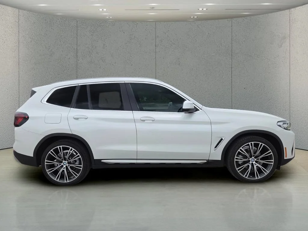 Used 2024 Mineral White Metallic BMW sDrive30i image 3