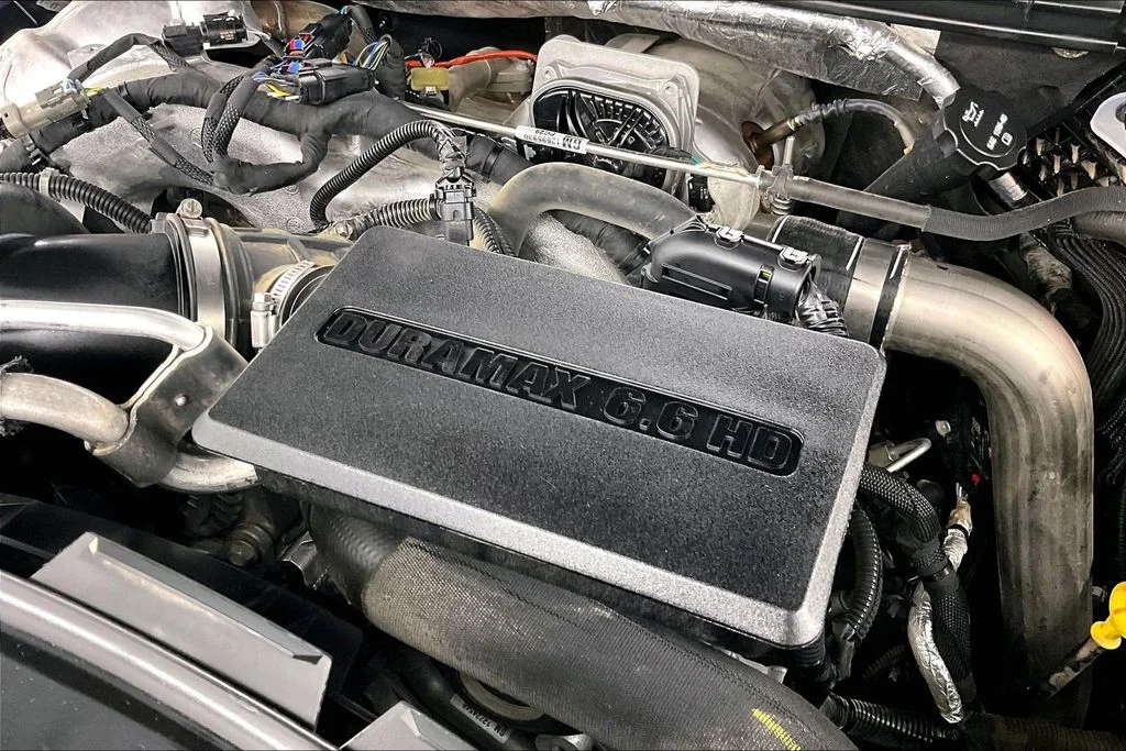 Used 2024 Sterling Metallic GMC AT4 image 35