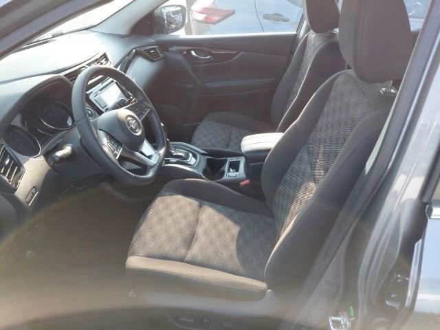 Used 2021 Gray Nissan SV image 4