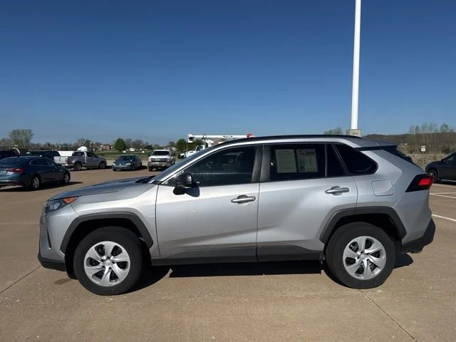 2019 Toyota RAV4 LE - Photo 6